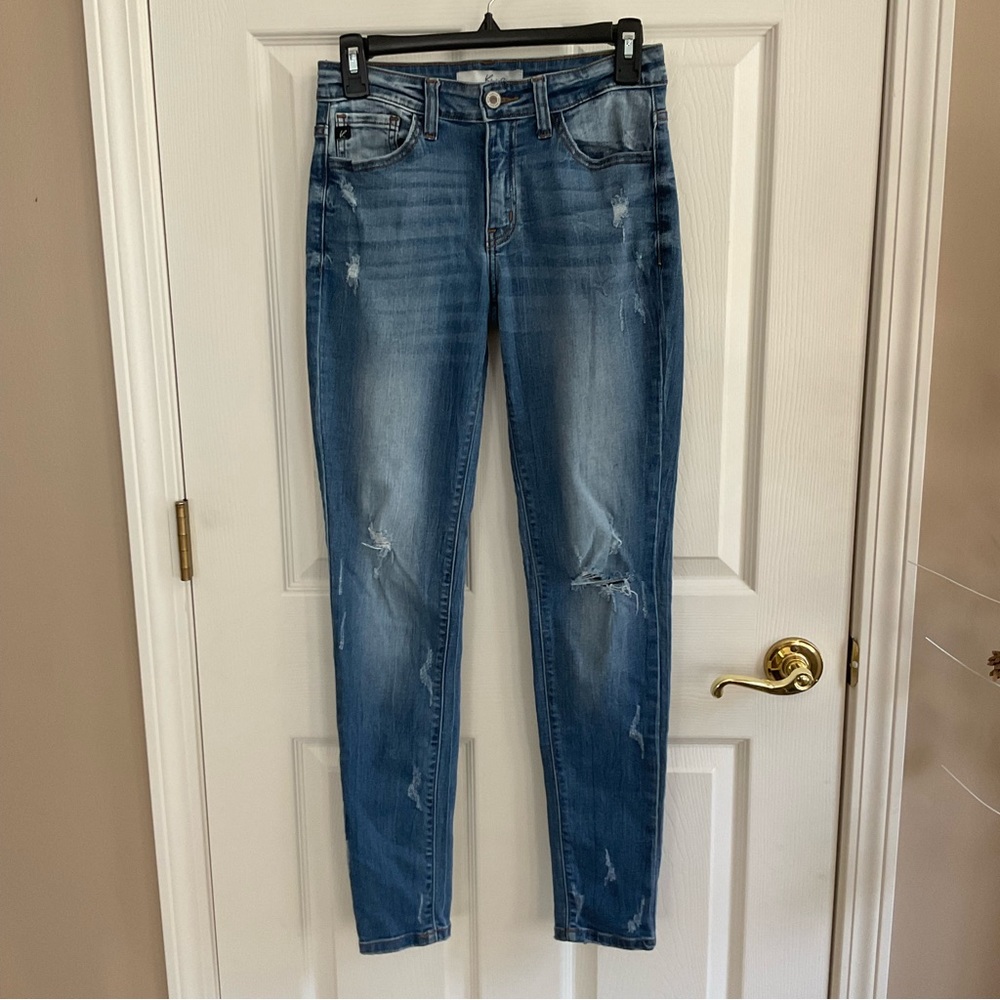 Like new! Womens stretch KanCan jeans size 26.